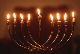Восемь дней продлится еврейский праздник света и огней