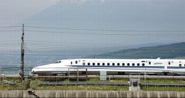 Японцы сделали летающий поезд (ВИДЕО)