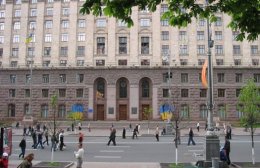 Киевсовет заставляют  вернуть самоуправление в столице и отменить застройку "Гостинного двора"