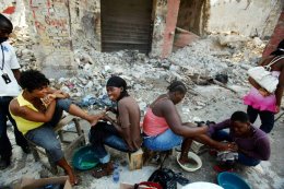 На Гаити 360 тыс.человек встречают Рождество без крыши  над головой
