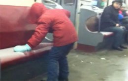 Пассажиров киевского метро заметает снегом в вагонах (ВИДЕО)