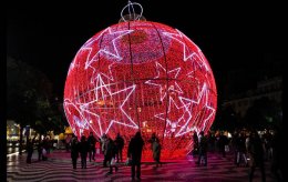 Праздничные световые инсталляции со всего мира (ФОТО)