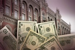 НБУ массово скупает резко подешевевший доллар