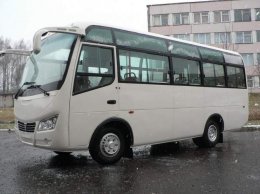 В Киеве из автобуса выпала пенсионерка, но водитель поехал дальше