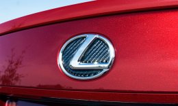 Lexus официально представил седан IS нового поколения (ФОТО)