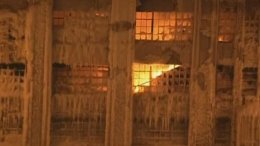 Пожарные заморозили горящий склад в Чикаго (ВИДЕО)