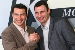 Братья Кличко провели переговоры с промоутером Фьюри