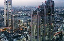 В Японии небоскребы сносят по-новому: высотки "тают на глазах"