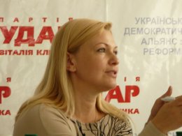 Оппозиция может отменить назначение главы Нацбанка и правительства Николая Азарова