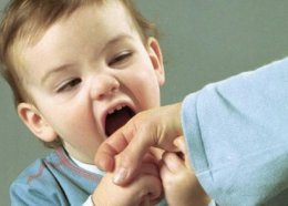 Основные причины, почему дети кусаются и дерутся