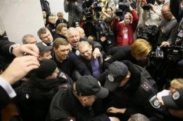 Бедлам на суде Тимошенко (ВИДЕО)