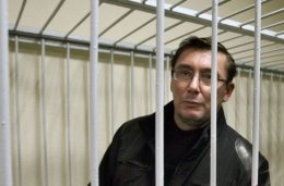 Юрий Луценко: "Я как политический маньяк, которого обхаживали 17 важняков Генпрокуратуры"