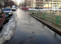 Из-за разрыва водопровода Оболонь превратилась в маленькую Венецию (ФОТО)