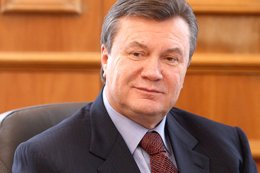 Янукович пообещал Коморовскому выпустить из тюрьмы Луценко