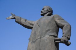 Горсовет в Сумах решил уничтожить все памятники Ленину