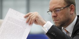 Оппозиция пожаловалась в посольства стран ЕС на иск Владимира Рыбака к Сергею Власенко