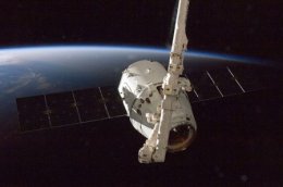 Впервые в автоматическом режиме совершена стыковка космического корабля «Dragon» с МКС