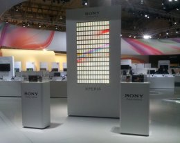 Компания Sony построила гигантскую стену из смартфонов (ФОТО+ВИДЕО)