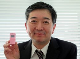 Самый маленький и лёгкий сотовый телефон в мире (ФОТО)