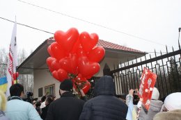 Юлию Тимошенко поздравили с 8 марта шарами и цветами (ФОТО)