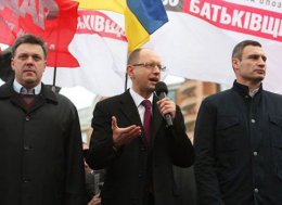 Яценюк, Кличко и Тягнибок решили начинать восстание со Львова