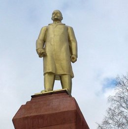 В Ахтырке, под покровом ночи, установили нового Ленина (ФОТО)