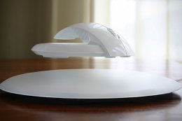 Компьютерная мышка, зависающая в воздухе, уже готова к работе (ФОТО)