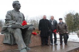 В Киеве почтили память Максима Рыльского (ФОТО)
