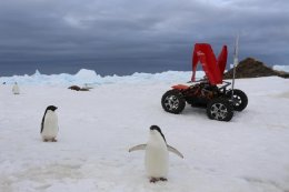 Роллер-автомат бороздит просторы Антарктики (ФОТО)