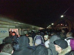 В Киеве из-за отмененных электричек тысячи людей не могут доехать домой (ФОТО)