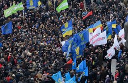 Марш "Вставай, Украина!" в Черновцах собрал семь тысяч человек (ФОТО)