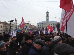 Марш "Вставай, Украина!" в Черновцах собрал семь тысяч человек (ФОТО)