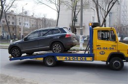 Как в Николаеве ГАИ убирает автомобили, мешающие кортежу Януковича (ФОТО)