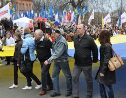 В Полтаве власть мешает провести акцию "Вставай, Украина!" (ВИДЕО)
