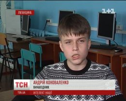 Украинский школьник изобрел способ превращать любую вертикальную поверхность на сенсорную (ВИДЕО)