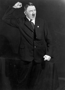 В наши дни из Гитлера мог бы получиться артист или шоумен (ФОТО)