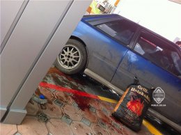 Пьяный водитель размазал по бетонной стене работника АЗС (ФОТО+ВИДЕО)