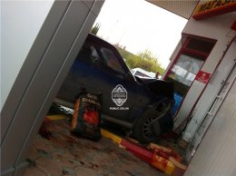 Пьяный водитель размазал по бетонной стене работника АЗС (ФОТО+ВИДЕО)