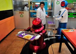 Первый в мире полностью роботизированный ресторан (ФОТО)