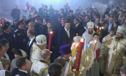Охрана Януковича отвергла обвинения в том, что не пропускала людей в собор (ВИДЕО)