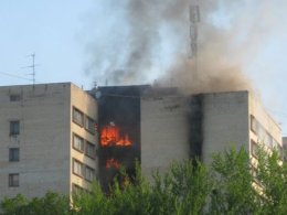 В результате пожара в харьковском общежитии погибли три человека (ВИДЕО)
