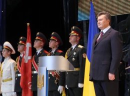 Янукович взялся примирить бандеровцев и сталинистов