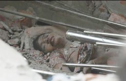 Число жертв обрушения здания в Бангладеш приближается к 1000 (ВИДЕО)