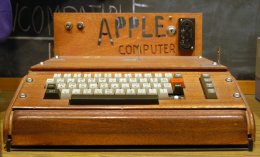 Первый компьютер Apple продали за 500 тысяч долларов