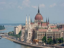 В Будапеште ввели режим чрезвычайной ситуации (ФОТО)