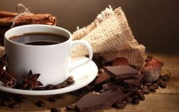 Чашка горячего шоколада перед сном... что может быть полезнее для здоровья?