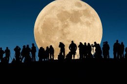 23 июня земляне увидят супер-Луну (ФОТО)