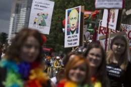 На гей-параде в Берлине не обошлось без Путина (ФОТО)