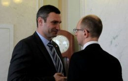 Арсений Яценюк борется с Виталием Кличко за симпатии ЕС и США
