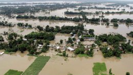 Последствия мощных наводнений в Индии (ВИДЕО)